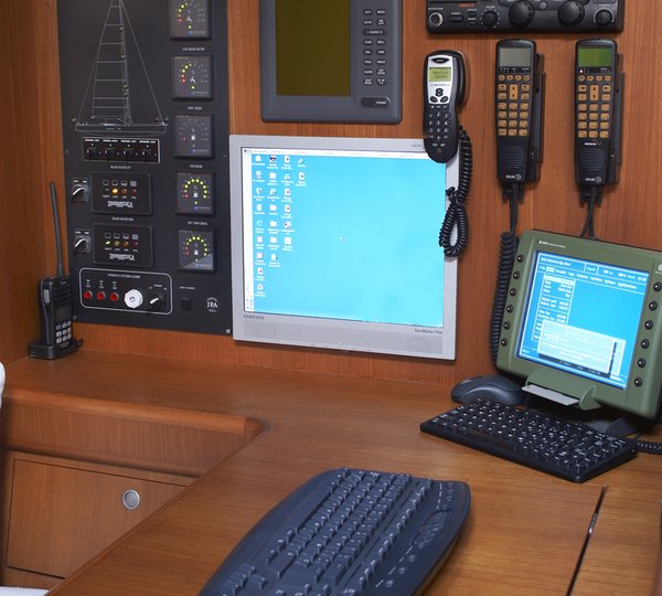 Yacht SEJAA - Navigation Station