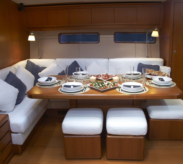 Yacht SEJAA - Salon Dining