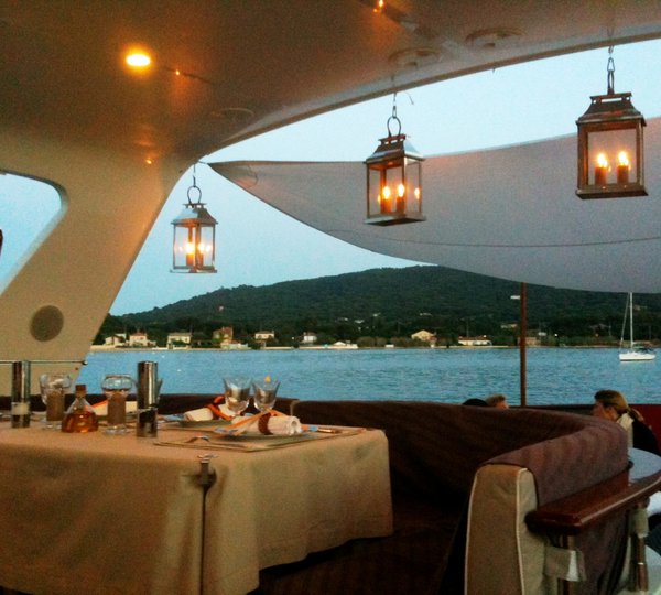 Yacht SILVER FOX -  Flybridge Al Fresco Dining