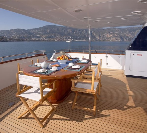 Yacht SOLONA - At Deck Dining