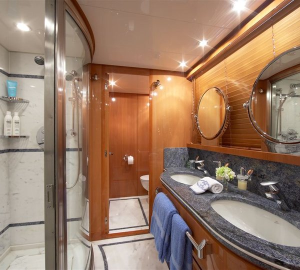 Yacht SOLONA - Master Bathroom