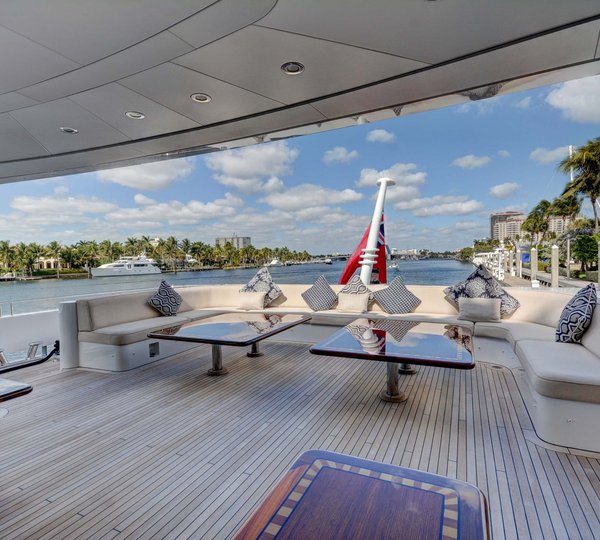Yacht SOVEREIGN 55 - Aft deck seating