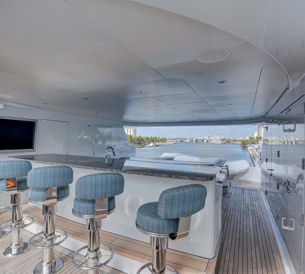Yacht SOVEREIGN 55 - Bar on sundeck