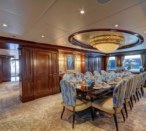 Yacht SOVEREIGN 55 - Main deck dining