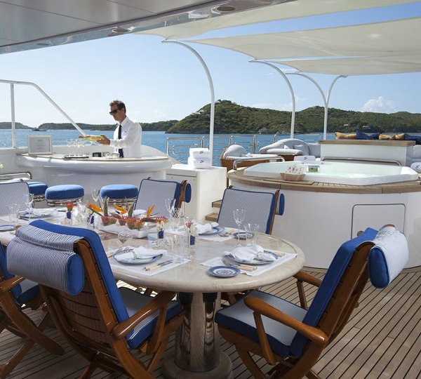 Yacht STARFIRE - Sundeck Dining