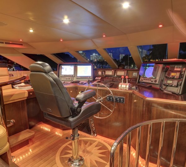 Yacht SUNDAY MONEY - 011