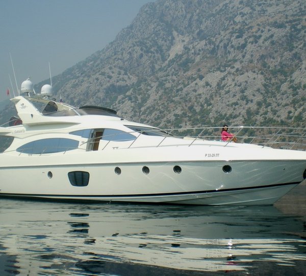 Yacht Samanta -  At Anchor