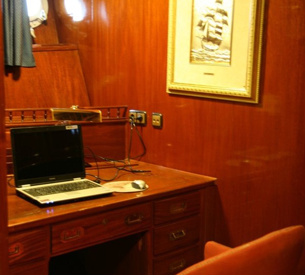 Yacht Southern Cross -  Desk