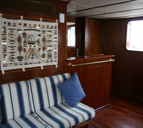 Yacht Southern Cross - Wheelhouse