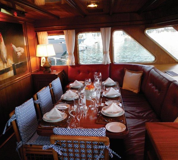 Yacht Sprezzatura - Dining
