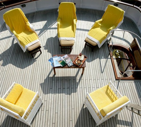 Yacht Sprezzatura - Sundeck