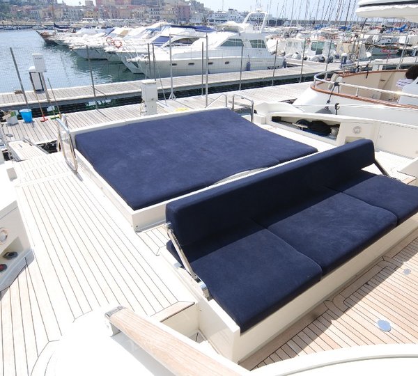 Yacht TEONE - Aft Deck Seating