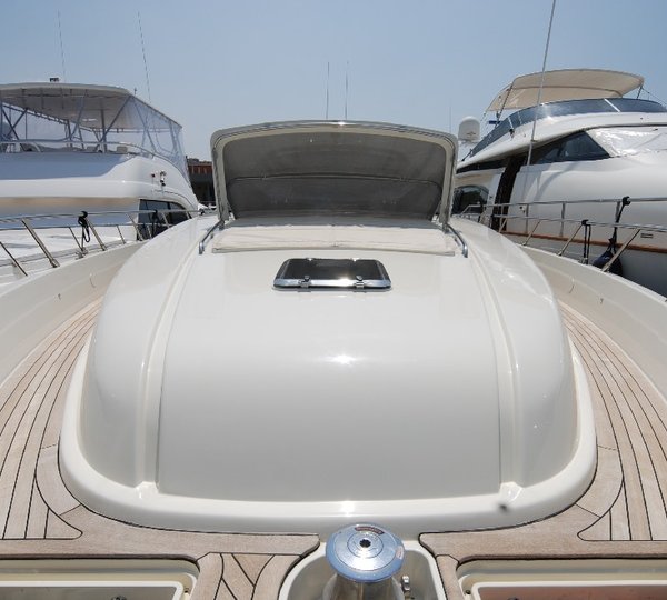 Yacht TEONE - Foredeck