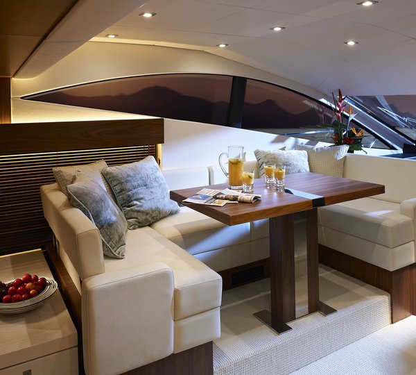 Yacht THE VAN - Dining