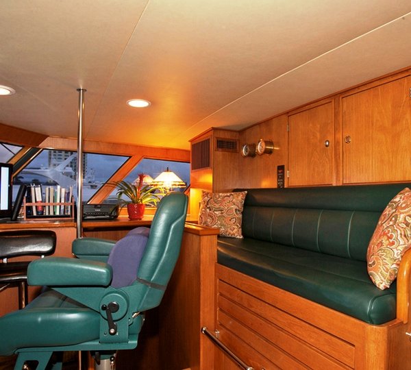 Yacht TRILOGY -  Wheelhouse