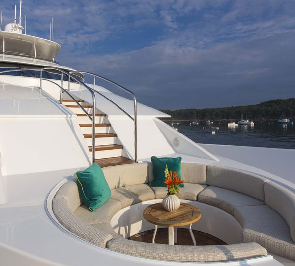 Yacht TRISARA - Foredeck Seating