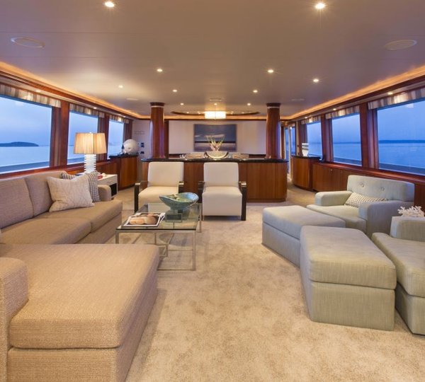 Yacht TRISARA - Main Salon looking forward