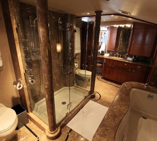 Yacht TRISARA - Master Ensuite