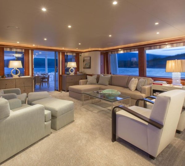 Yacht TRISARA - Main Salon looking Aft