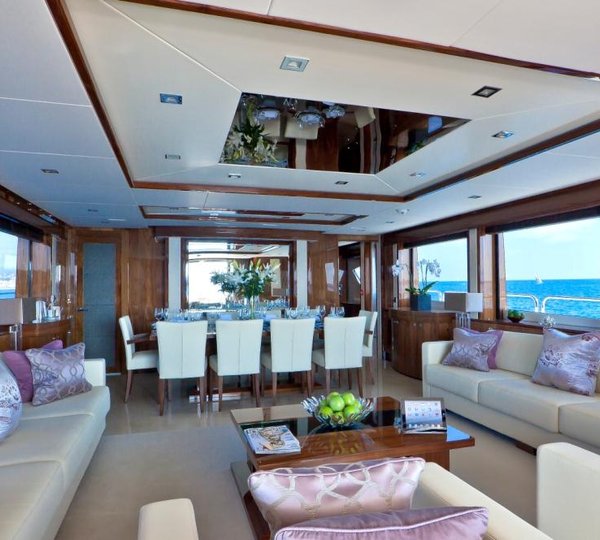 Yacht TUPPENCE - Main Salon