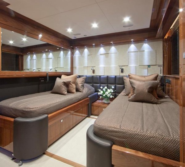Yacht TUPPENCE - Twin Cabin