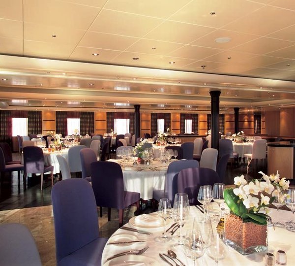Yacht TURAMA - Main Dining Room