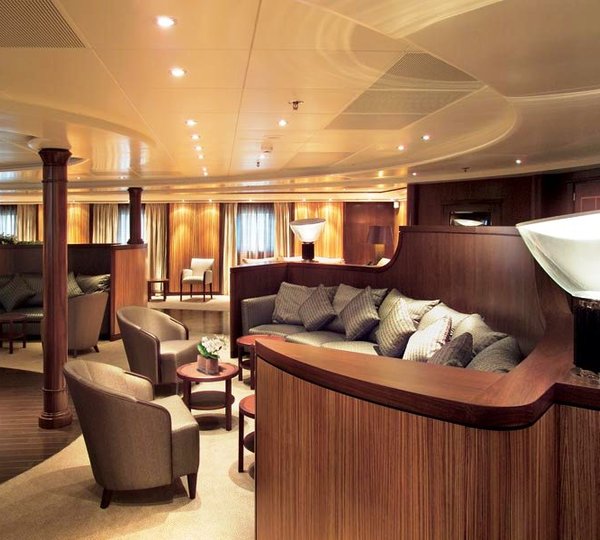 Yacht TURAMA - Main Saloon