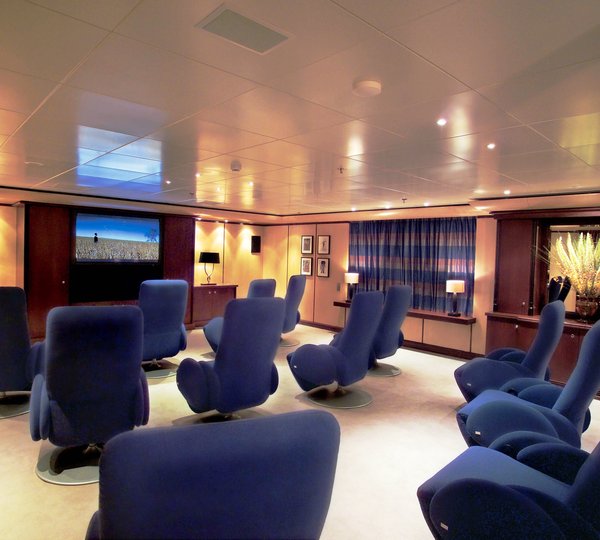 Yacht TURAMA - The Private Cinema