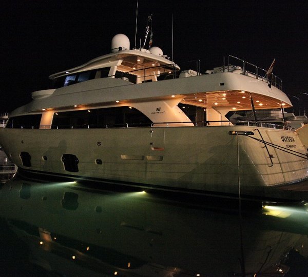 Yacht ULYSSIA -  At Night