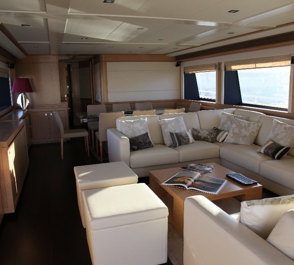Yacht ULYSSIA -  Main Salon