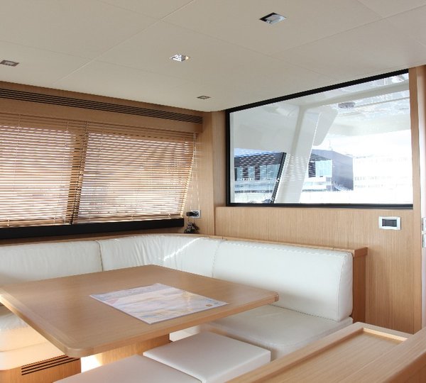 Yacht ULYSSIA -  Upper Salon