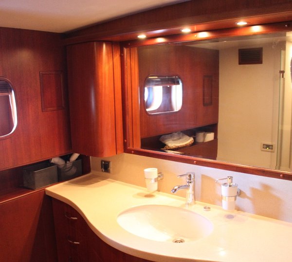 Yacht VANGUARD -  Guest Ensuite 3
