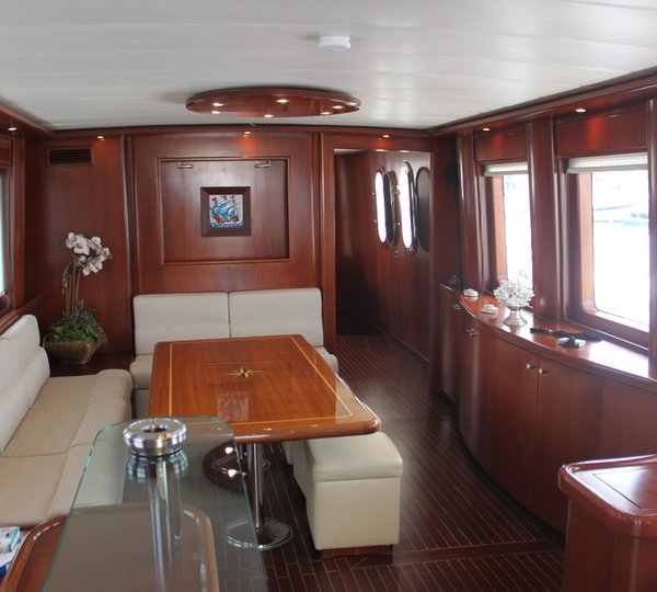 Yacht VANGUARD - Main Salon 2