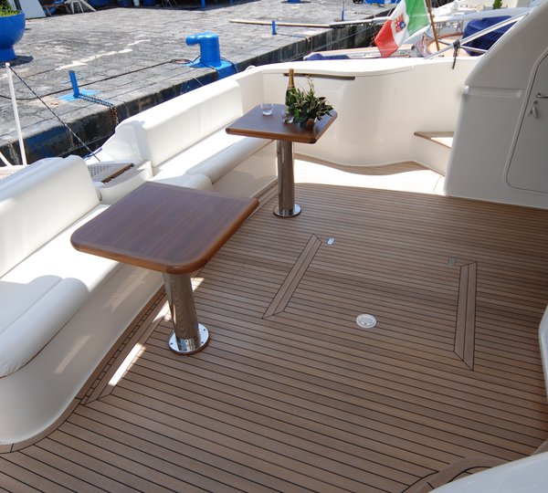 Yacht VIVA - Aft Deck 2