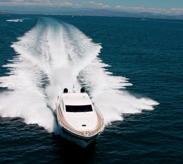 Yacht WELL DONE -  Main