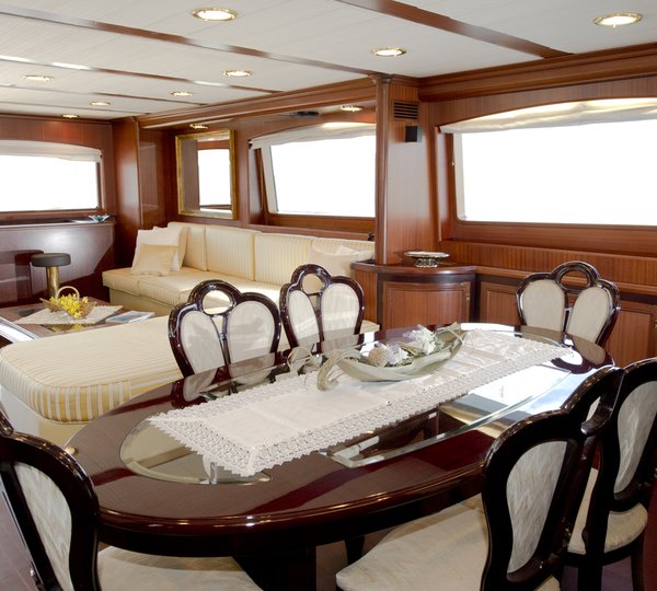 Yacht WOLF TWO -  Dining and Salon