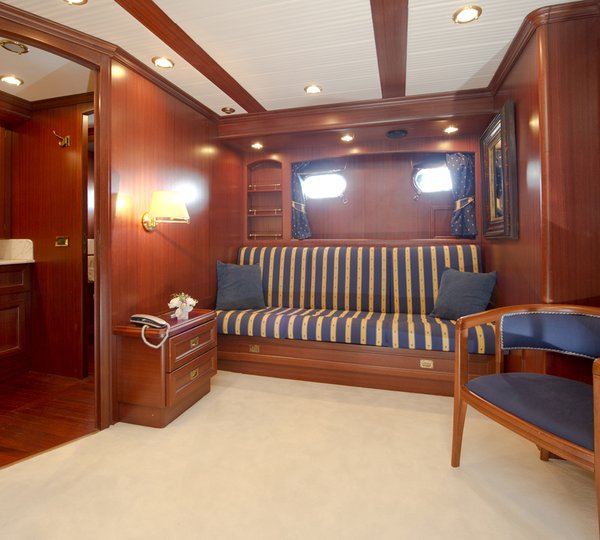 Yacht WOLF TWO -  Owner Cabin Sofa