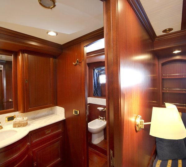 Yacht WOLF TWO -  Owner Ensuite