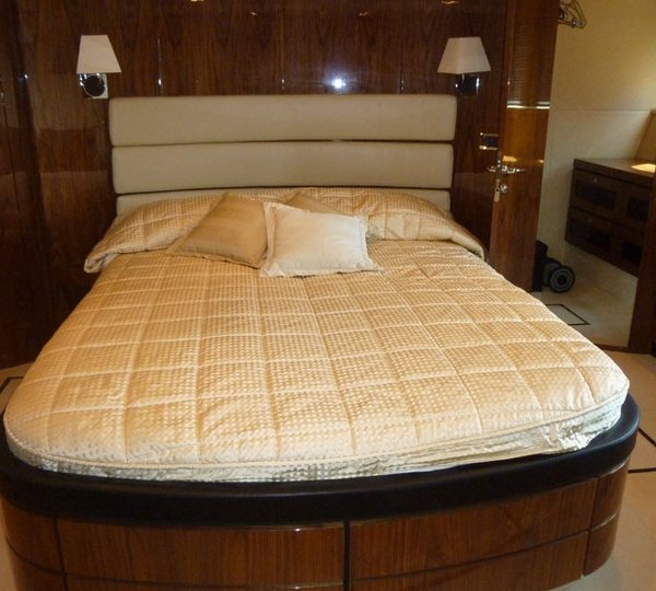 Yacht XCHE - Master Cabin