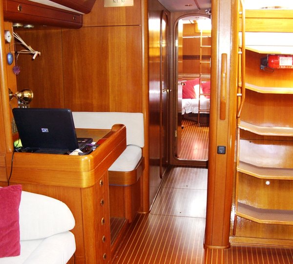 kia ora III companionway