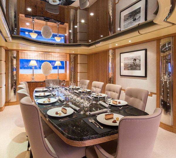 luxury super yacht QM OF LONDON