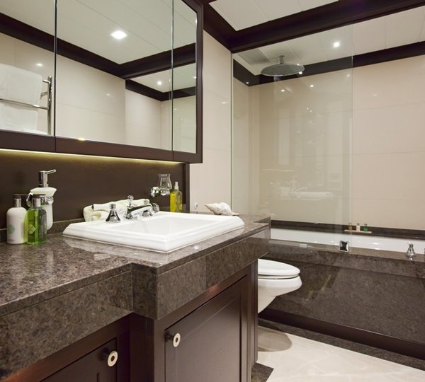 superyacht KAria Guest Bathroom