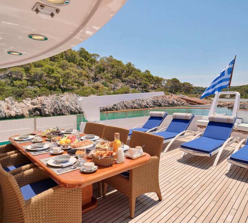 Upper Deck Image Gallery – Luxury Yacht Browser | by CHARTERWORLD ...
