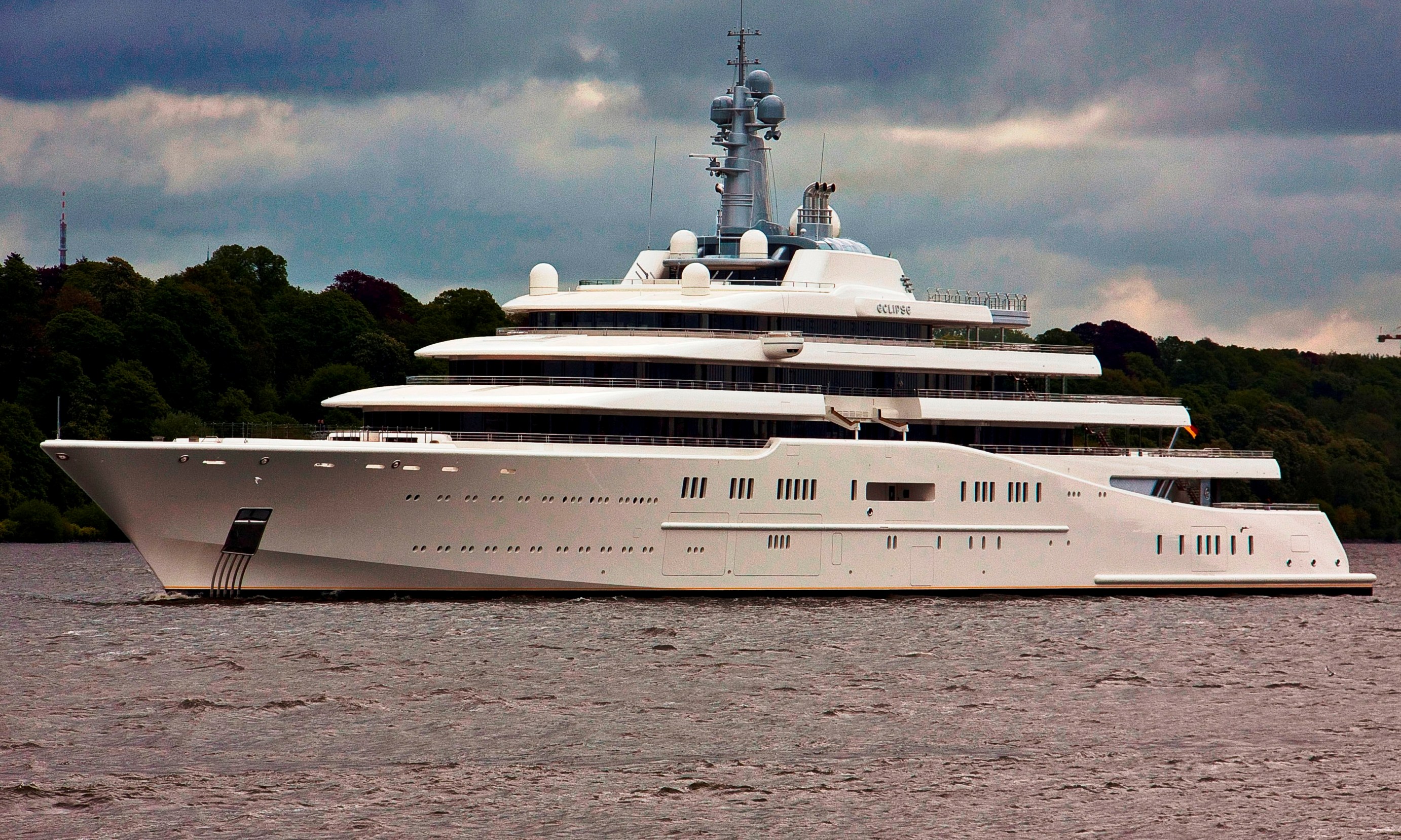 Eclipse Yacht Superyacht Eclipse Owned By Roman Abramovich Is The Largest Private Luxury Yacht In The World Luxury Yacht Browser By Charterworld Superyacht Charter