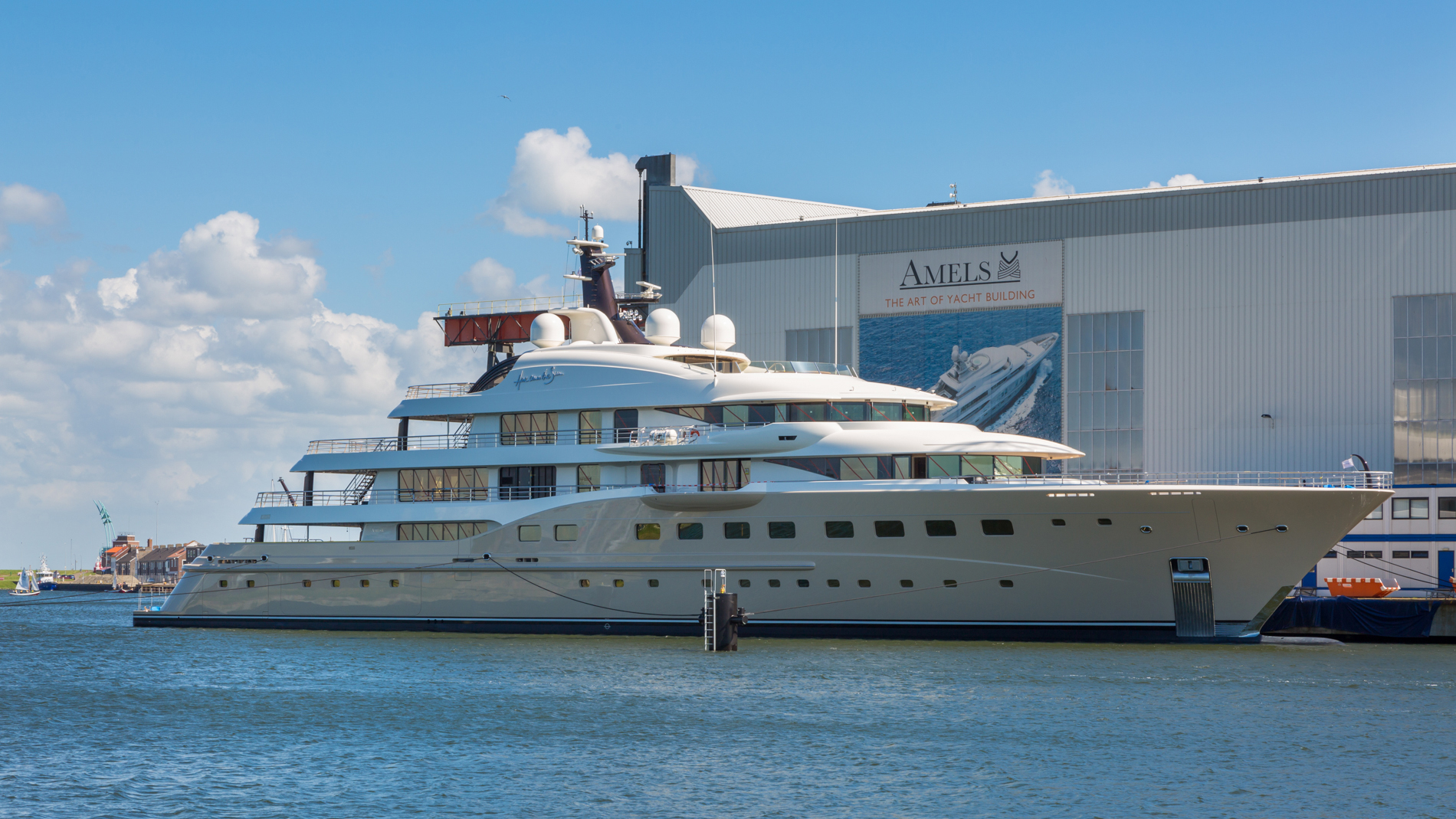 Yacht HERE COMES THE SUN, Amels | CHARTERWORLD Luxury Superyacht Charters