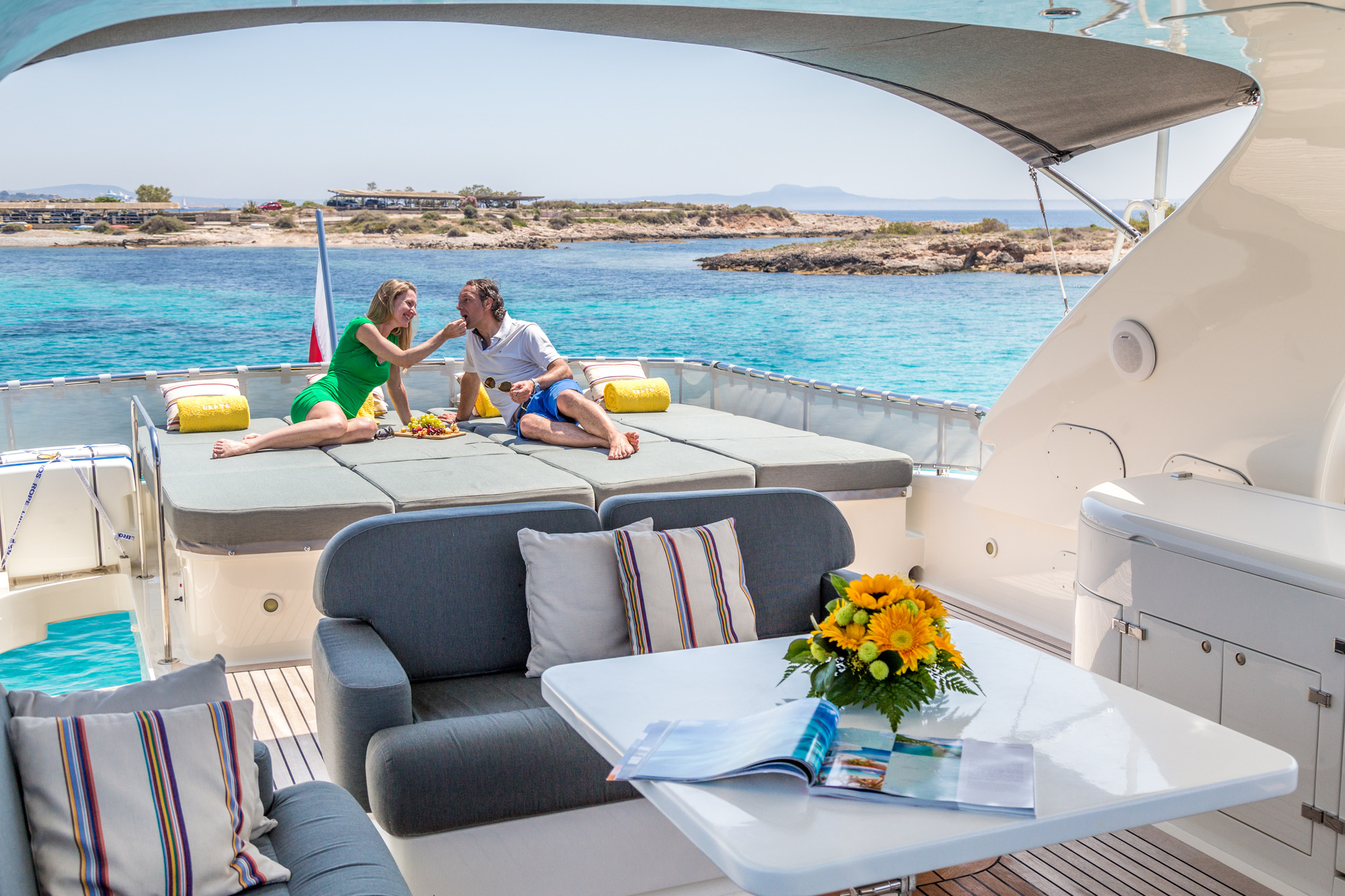 Motor yacht CENTO - Sundeck sunpads and alfresco dining area