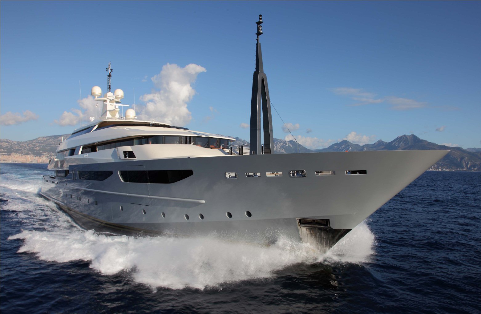 luxury yacht builders uk