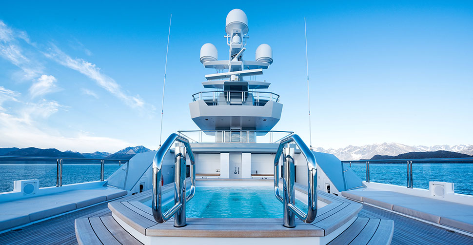 Yacht Cloudbreak - Christopher Scholey