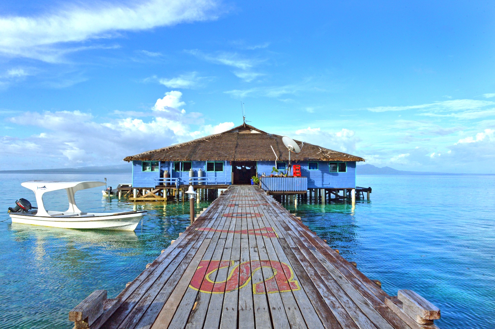 Fatboys Resort (bar/dining/entertainment deck) – Gizo, Western Province - Photo credit to Solomon Islands Visitors Bureau (SIVB)