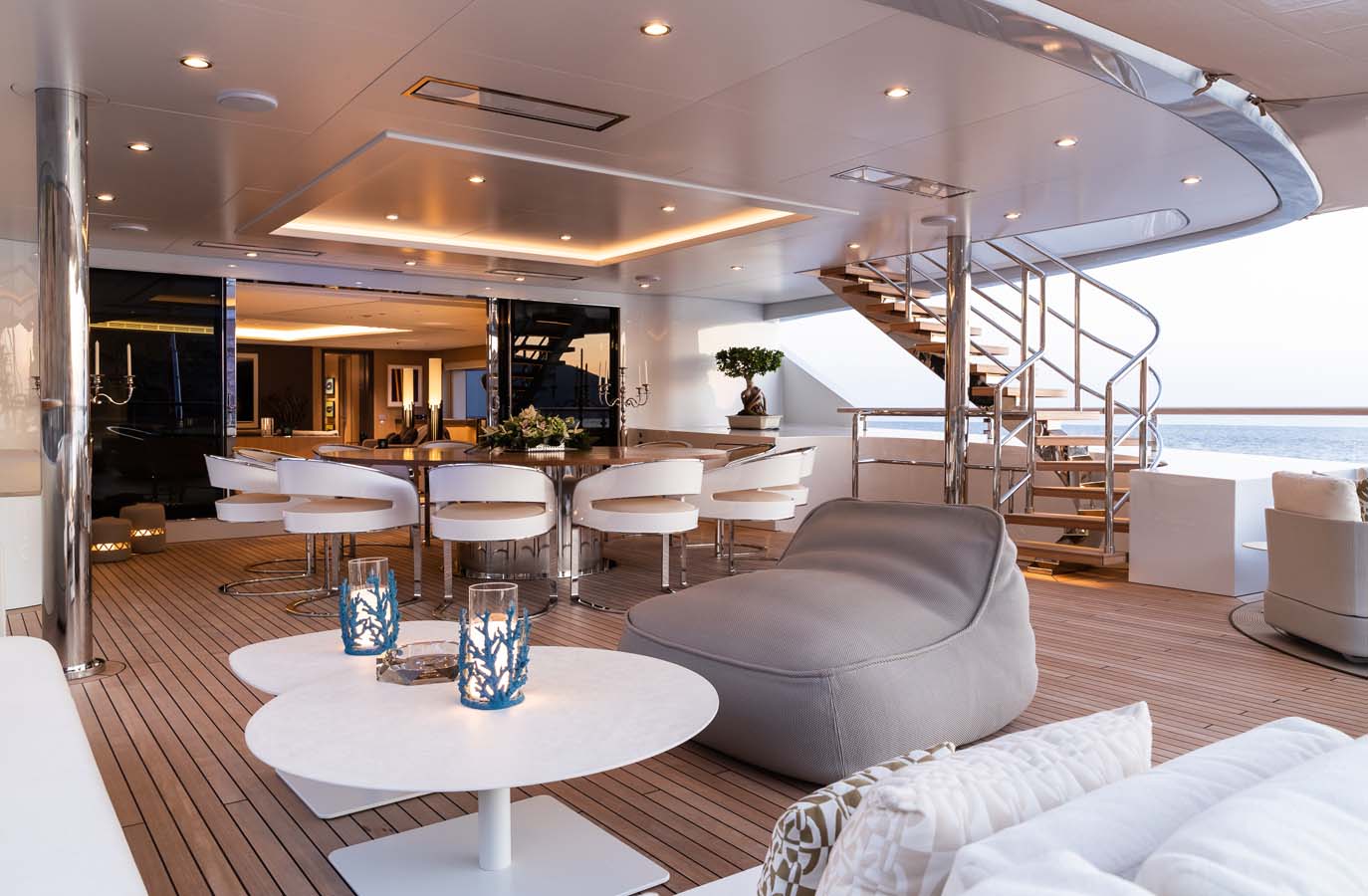 Upper Aft Deck With Alfresco Dining